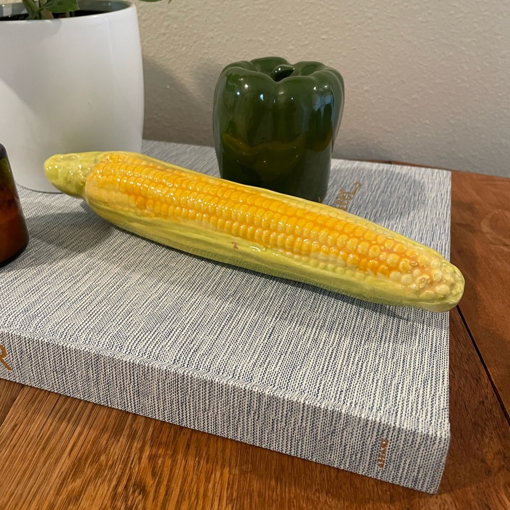 Vintage Ceramic Vegetable Decor Figurines – Corn on the Cob & Bell Pepper